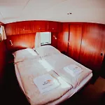 Yacht Susan - Jacht - Traumzeitboot - Exklusiver Festlieger In Perfekter Lage Am Scharmuetzelsee Botel Bad Saarow