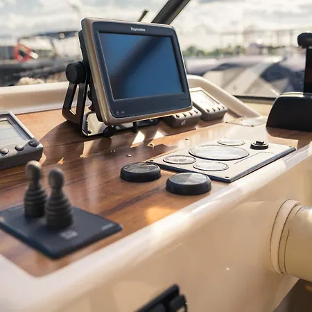 Traumzeitboot Susan Yacht - Exklusiver Festlieger In Perfekter Lage Am Scharmuetzelsee * Bad Saarow