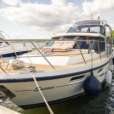 Traumzeitboot5 Auf Dem Scharmuetzelsee Botel
