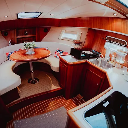 Traumzeitboot Susan Yacht - Exklusiver Festlieger In Perfekter Lage Am Scharmuetzelsee Úszó hotel *