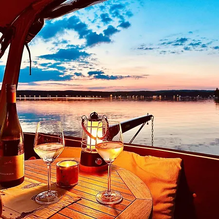 Yacht Susan - Jacht - Traumzeitboot - Exklusiver Festlieger In Perfekter Lage Am Scharmuetzelsee * 巴特萨罗皮斯库夫