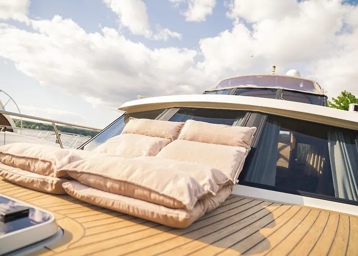 Yacht Susan - Jacht - Traumzeitboot - Exklusiver Festlieger In Perfekter Lage Am Scharmuetzelsee