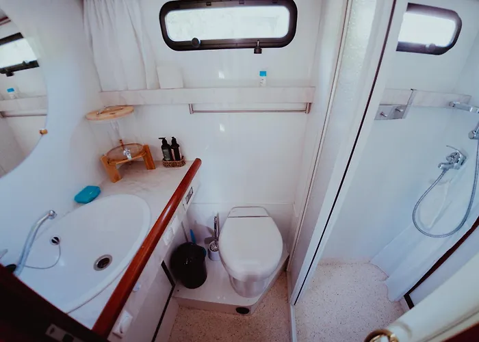 Yacht Susan - Jacht - Traumzeitboot - Exklusiver Festlieger In Perfekter Lage Am Scharmuetzelsee Bateau-hôtel Bad Saarow