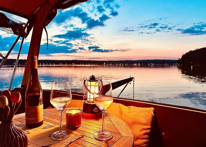 Yacht Susan - Jacht - Traumzeitboot - Exklusiver Festlieger In Perfekter Lage Am Scharmuetzelsee * Bad Saarow